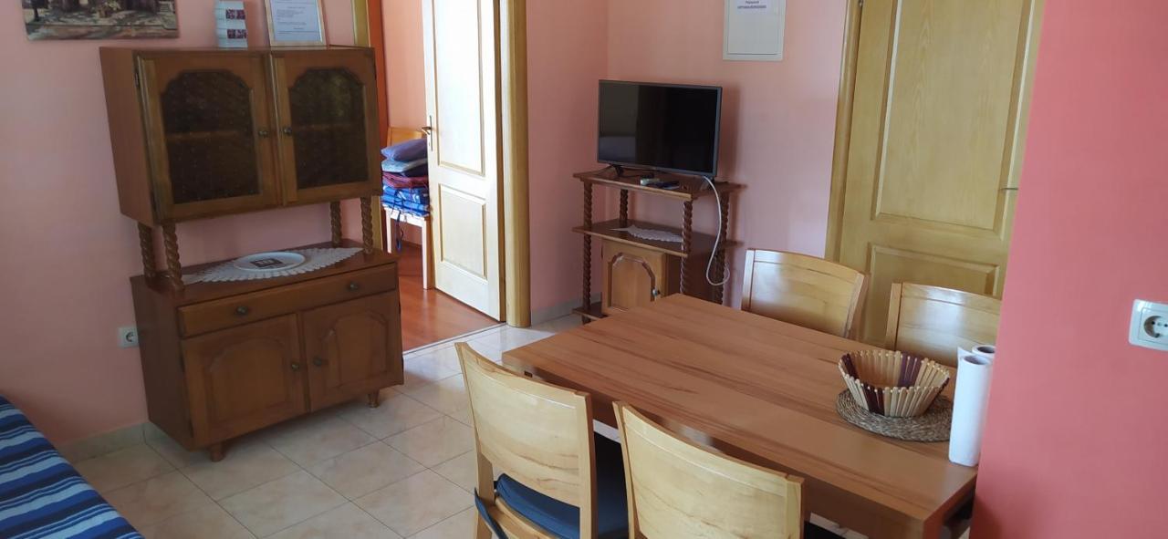 Apartments Ivka 오미스 외부 사진