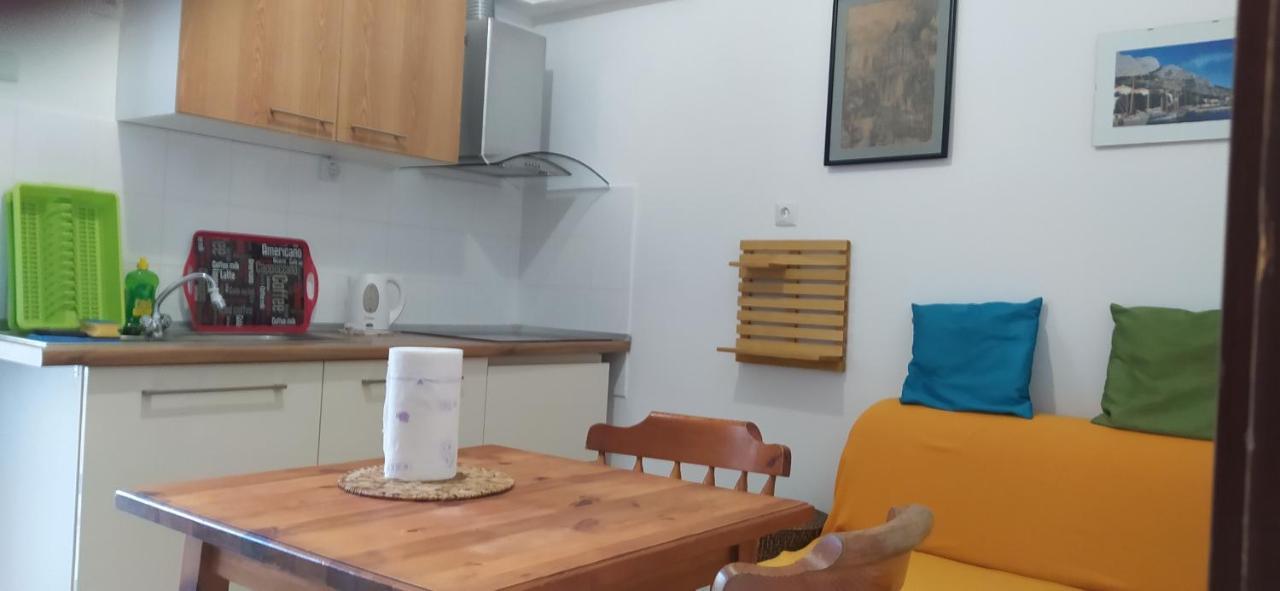 Apartments Ivka 오미스 외부 사진