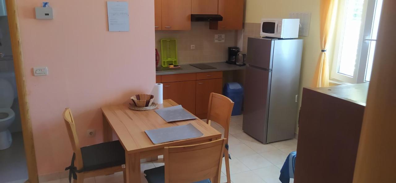 Apartments Ivka 오미스 외부 사진