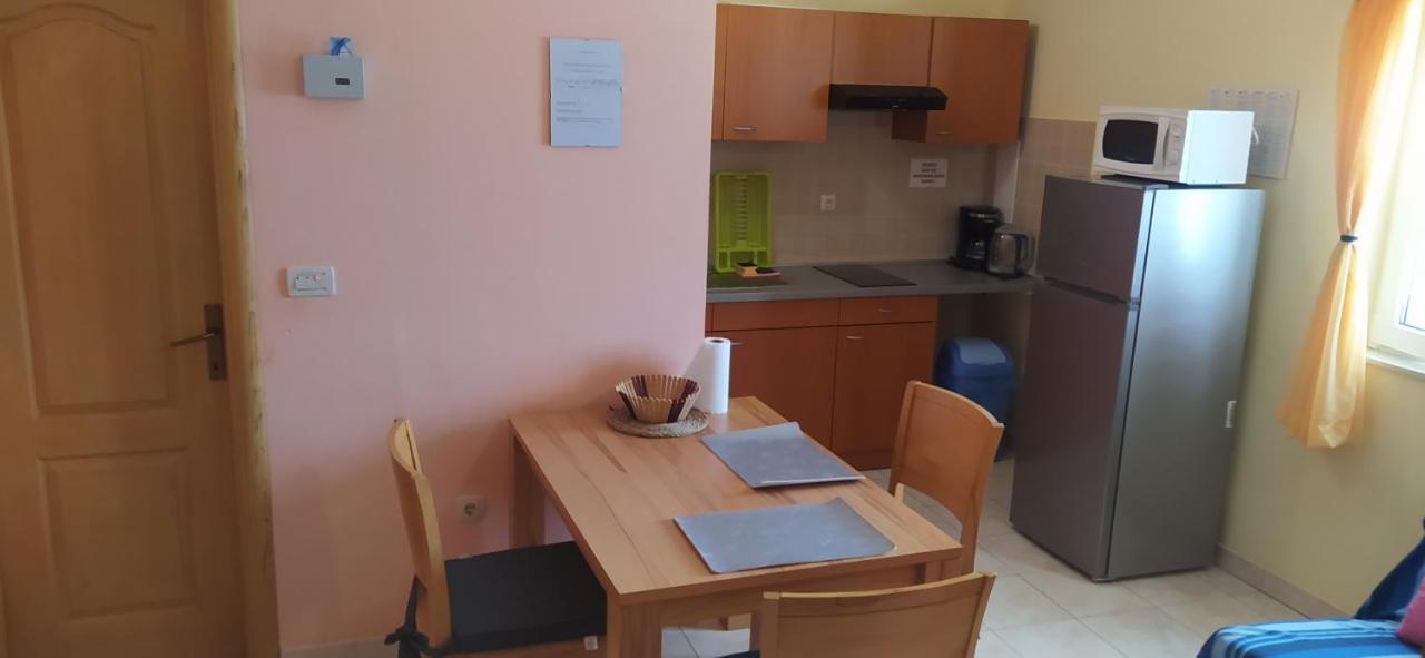 Apartments Ivka 오미스 외부 사진
