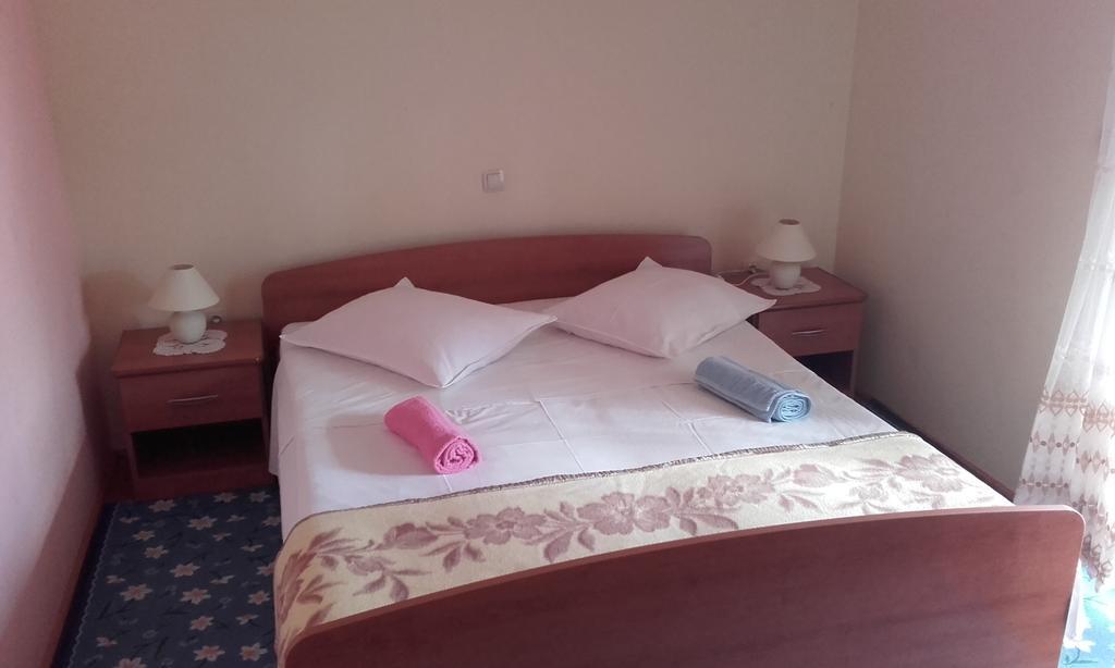 Apartments Ivka 오미스 외부 사진