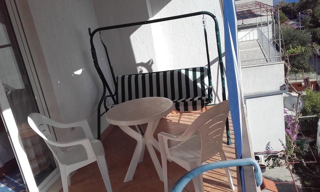 Apartments Ivka 오미스 외부 사진