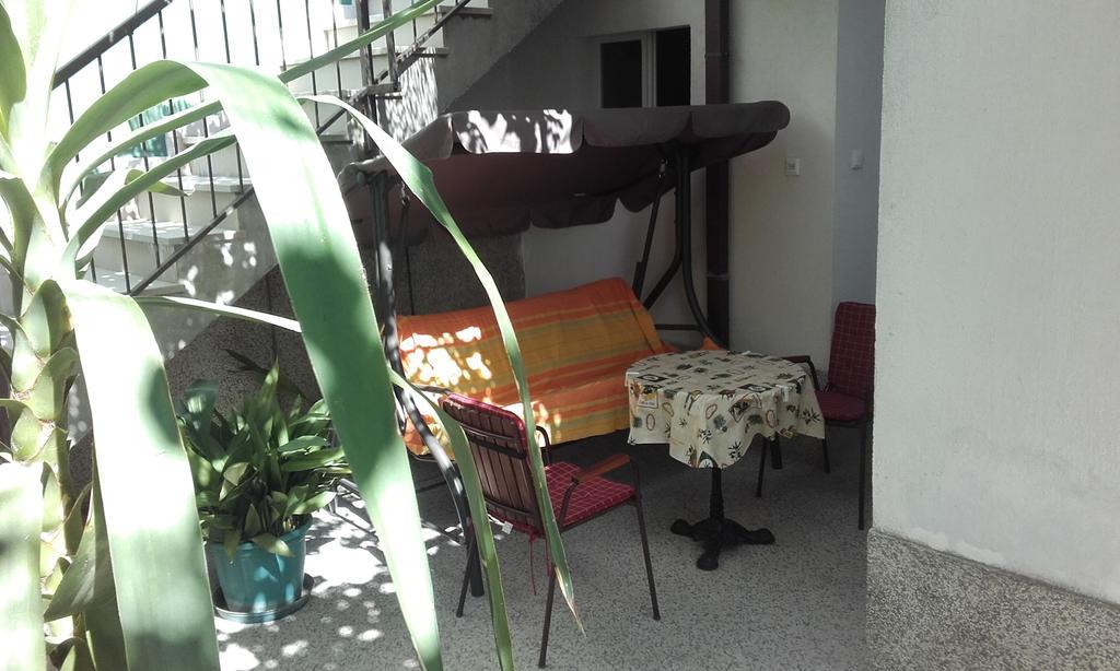 Apartments Ivka 오미스 외부 사진